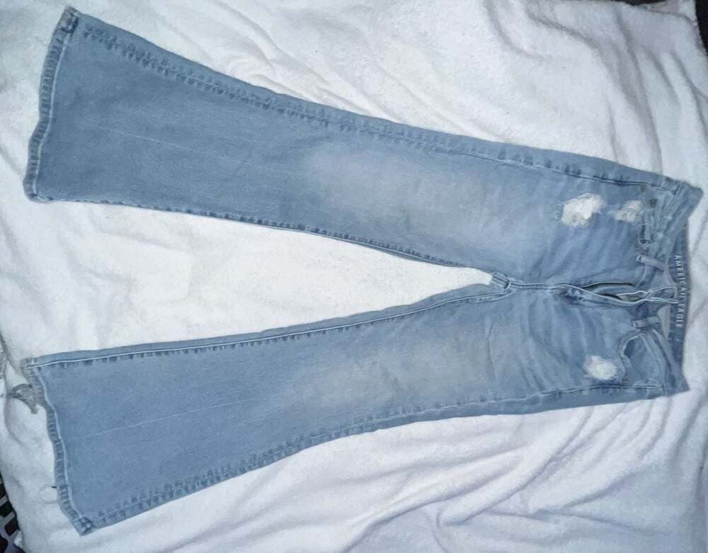 American Eagle Stretch Flare Distressed Jeans Size 4 Short